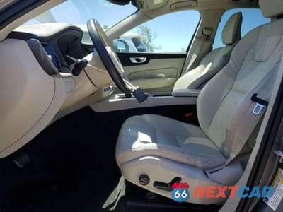 Zdjęcie 7 z 13 samochodu: 2021 VOLVO XC60 T5 MOMENTUM VIN:YV4102RK9M1846659 - miniatura