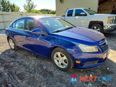 Czwarte zdjęcie samochodu z boku: 2013 CHEVROLET CRUZE LT VIN:1G1PC5SBXD7172138 - miniatura