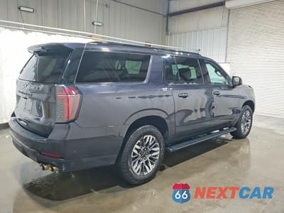 Trzecie zdjęcie samochodu z tyłu: 2025 CHEVROLET SUBURBAN K1500 Z71 VIN:1GNS6DRD4SR220719 - miniatura