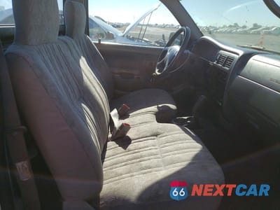 Zdjęcie 10 z 13 samochodu: 2001 TOYOTA TACOMA BASE VIN:5TENL42N31Z876530 - miniatura