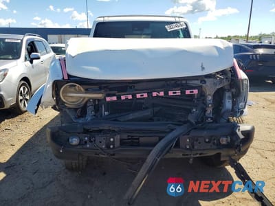 Piąte zdjęcie samochodu w środku: 2022 FORD BRONCO BASE VIN:1FMDE5DH5NLA94216 - miniatura
