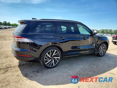 Trzecie zdjęcie samochodu z tyłu: 2025 LINCOLN AVIATOR BLACK LABEL VIN:5LM5J9XC2SGL11147 - miniatura