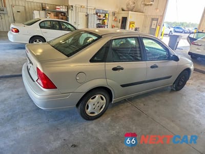 Trzecie zdjęcie samochodu z tyłu: 2000 FORD FOCUS LX VIN:1FAFP33P1YW346931 - miniatura