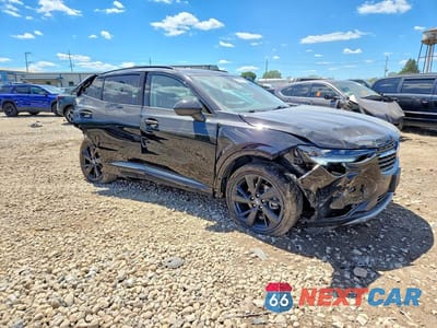 Czwarte zdjęcie samochodu z boku: 2023 BUICK ENVISION ESSENCE VIN:LRBFZPR46PD230819 - miniatura