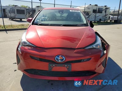 Piąte zdjęcie samochodu w środku: 2018 TOYOTA PRIUS TWO VIN:JTDKBRFU8J3074588 - miniatura