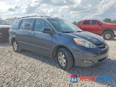 Czwarte zdjęcie samochodu z boku: 2010 TOYOTA SIENNA XLE VIN:5TDYK4CC0AS329662 - miniatura