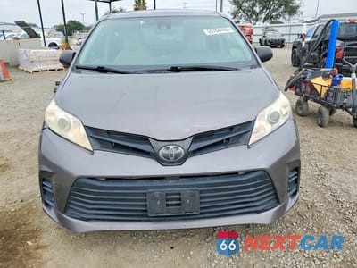 Piąte zdjęcie samochodu w środku: 2019 TOYOTA SIENNA L 7-PASSENGER VIN:5TDZZ3DC0KS969879 - miniatura