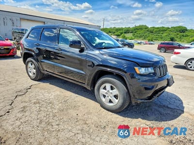 Czwarte zdjęcie samochodu z boku: 2019 JEEP GRAND CHEROKEE LAREDO VIN:1C4RJFAGXKC810904 - miniatura