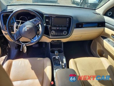 Zdjęcie 8 z 12 samochodu: 2016 MITSUBISHI OUTLANDER GT VIN:JA4JZ4AX4GZ020930 - miniatura