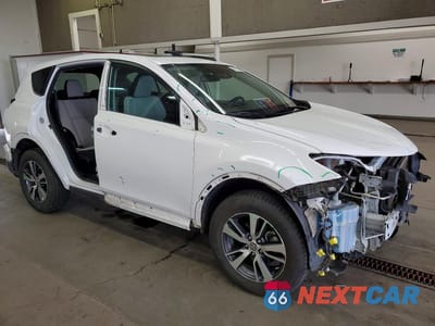 Czwarte zdjęcie samochodu z boku: 2018 TOYOTA RAV4 XLE VIN:2T3RFREV5JW838052 - miniatura