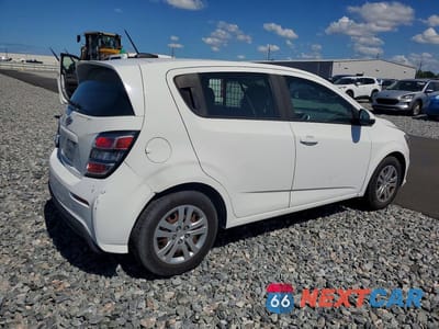 Trzecie zdjęcie samochodu z tyłu: 2017 CHEVROLET SONIC VIN:1G1JG6SH9H4153298 - miniatura