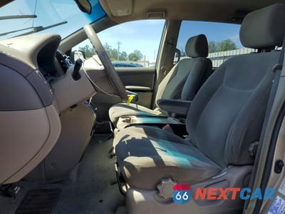 Zdjęcie 7 z 13 samochodu: 2004 TOYOTA SIENNA LE VIN:5TDBA23C74S003844 - miniatura