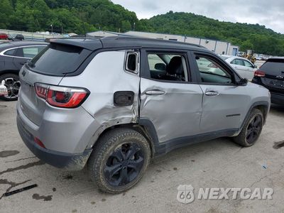 Trzecie zdjęcie samochodu z tyłu: 2019 JEEP COMPASS LATITUDE VIN:3C4NJDBB0KT696616 - miniatura