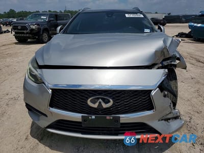 Piąte zdjęcie samochodu w środku: 2017 INFINITI QX30 PREMIUM VIN:SJKCH5CP5HA027550 - miniatura