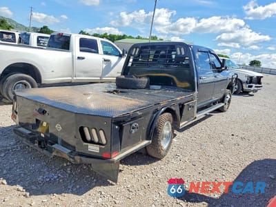 Trzecie zdjęcie samochodu z tyłu: 2022 RAM 3500 VIN:3C7WRTCL5NG400925 - miniatura