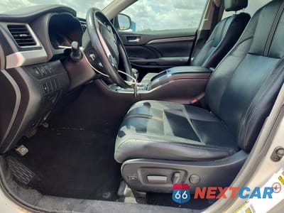 Zdjęcie 7 z 13 samochodu: 2018 TOYOTA HIGHLANDER SE VIN:5TDJZRFH5JS489053 - miniatura