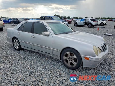 Czwarte zdjęcie samochodu z boku: 2002 MERCEDES-BENZ E 430 VIN:WDBJF70J52B414272 - miniatura