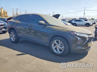 Czwarte zdjęcie samochodu z boku: 2024 CHEVROLET TRAX LS VIN:KL77LFE23RC104168 - miniatura