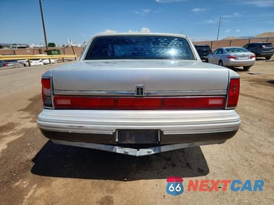 Zdjęcie 6 z 12 samochodu: 1994 LINCOLN TOWN CAR SIGNATURE VIN:1LNLM82W4RY630745 - miniatura