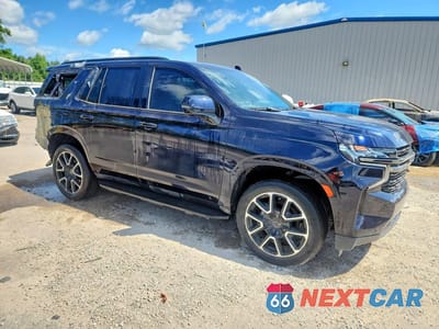 Czwarte zdjęcie samochodu z boku: 2022 CHEVROLET TAHOE K1500 RST VIN:1GNSKRKD6NR230367 - miniatura