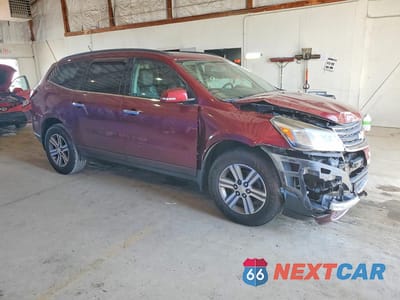 Czwarte zdjęcie samochodu z boku: 2015 CHEVROLET TRAVERSE LT VIN:1GNKVHKD3FJ107403 - miniatura