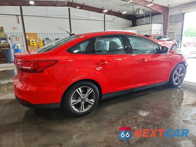 Trzecie zdjęcie samochodu z tyłu: 2016 FORD FOCUS SE VIN:1FADP3FE9GL361033 - miniatura