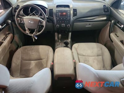 Zdjęcie 8 z 13 samochodu: 2013 KIA SORENTO LX VIN:5XYKT3A6XDG379903 - miniatura