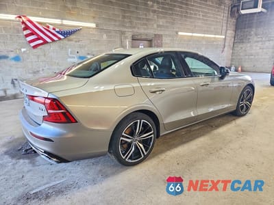 Trzecie zdjęcie samochodu z tyłu: 2021 VOLVO S60 T6 R-DESIGN VIN:7JRA22TM5MG095307 - miniatura