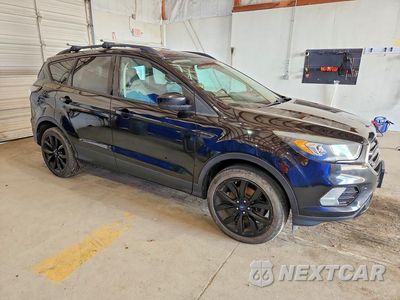 Czwarte zdjęcie samochodu z boku: 2017 FORD ESCAPE SE VIN:1FMCU0G9XHUE89786 - miniatura
