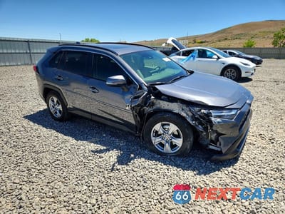 Czwarte zdjęcie samochodu z boku: 2023 TOYOTA RAV4 HYBRID XLE VIN:JTMRWRFVXPD206684 - miniatura