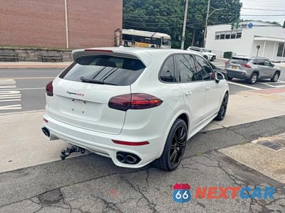 Czwarte zdjęcie samochodu z boku: 2016 PORSCHE CAYENNE GTS VIN:WP1AD2A21GLA79142 - miniatura