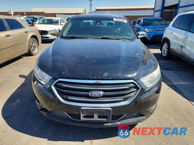 Piąte zdjęcie samochodu w środku: 2017 FORD TAURUS LIMITED VIN:1FAHP2F87HG108468 - miniatura