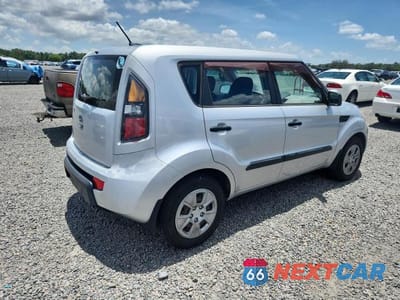 Trzecie zdjęcie samochodu z tyłu: 2011 KIA SOUL BASE VIN:KNDJT2A19B7721166 - miniatura