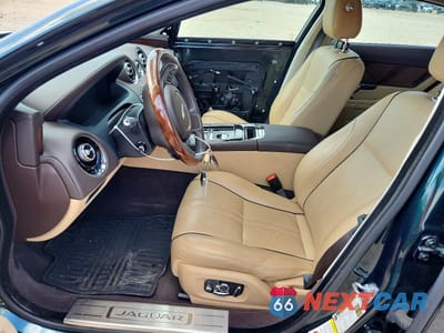 Zdjęcie 7 z 13 samochodu: 2019 JAGUAR XJ R - SPORT VIN:SAJWA1C78K8W19456 - miniatura
