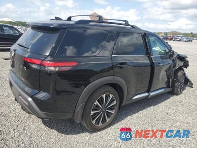 Trzecie zdjęcie samochodu z tyłu: 2026 NISSAN PATHFINDER PLATINUM VIN:5N1DR3DV2TC223928 - miniatura