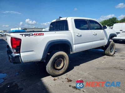Trzecie zdjęcie samochodu z tyłu: 2018 TOYOTA TACOMA TRD OFF-ROAD VIN:3TMCZ5AN8JM141178 - miniatura