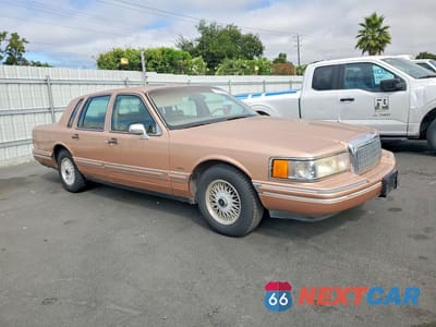 Czwarte zdjęcie samochodu z boku: 1994 LINCOLN TOWN CAR EXECUTIVE VIN:1LNLM81W5RY693239 - miniatura