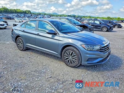 Czwarte zdjęcie samochodu z boku: 2021 VOLKSWAGEN JETTA S VIN:3VWN57BU4MM011275 - miniatura