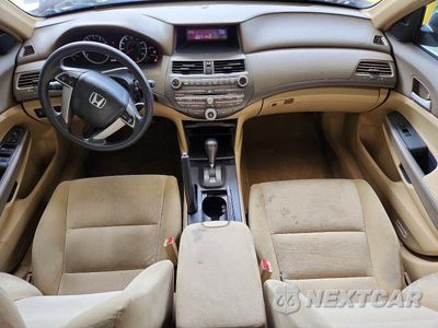Zdjęcie 8 z 13 samochodu: 2009 HONDA ACCORD LX VIN:1HGCP26329A015890 - miniatura