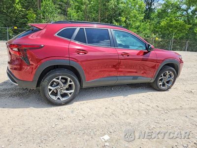 Trzecie zdjęcie samochodu z tyłu: 2024 CHEVROLET TRAX 1LT VIN:KL77LHE21RC161111 - miniatura