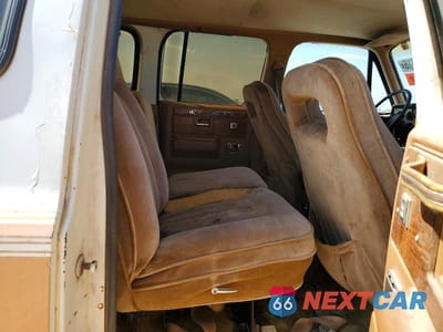 Zdjęcie 11 z 13 samochodu: 1988 CHEVROLET SUBURBAN VIN:1GCER16K4JF116701 - miniatura