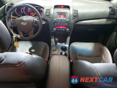 Zdjęcie 8 z 13 samochodu: 2013 KIA SORENTO EX VIN:5XYKUCA69DG313114 - miniatura