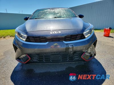 Piąte zdjęcie samochodu w środku: 2023 KIA FORTE GT LINE VIN:3KPF54AD5PE580089 - miniatura