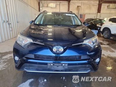 Piąte zdjęcie samochodu w środku: 2017 TOYOTA RAV4 XLE VIN:JTMRFREV5HJ135396 - miniatura