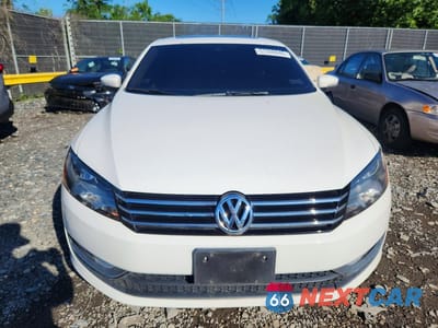 Piąte zdjęcie samochodu w środku: 2015 VOLKSWAGEN PASSAT SE VIN:1VWBT7A30FC005124 - miniatura