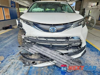 Piąte zdjęcie samochodu w środku: 2024 TOYOTA SIENNA LE VIN:5TDKSKFC2RS143588 - miniatura