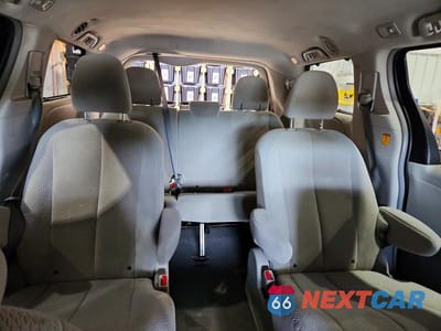 Zdjęcie 10 z 13 samochodu: 2011 TOYOTA SIENNA LE VIN:5TDJK3DCXBS008823 - miniatura
