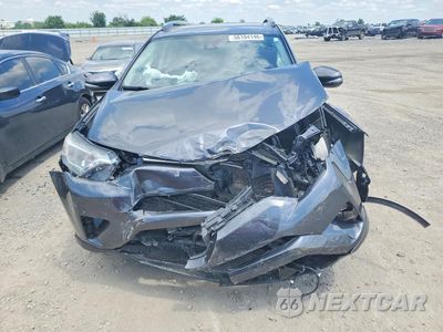 Piąte zdjęcie samochodu w środku: 2018 TOYOTA RAV4 XLE VIN:JTMRFREV4JD230214 - miniatura