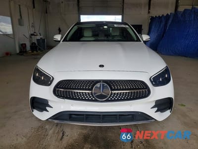 Piąte zdjęcie samochodu w środku: 2022 MERCEDES-BENZ E 350 VIN:W1KZF8DB7NB089776 - miniatura