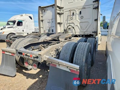 Czwarte zdjęcie samochodu z boku: 2018 FREIGHTLINER CASCADIA 126 SEMI TRUCK VIN:3AKJHHDR5JSJW2157 - miniatura